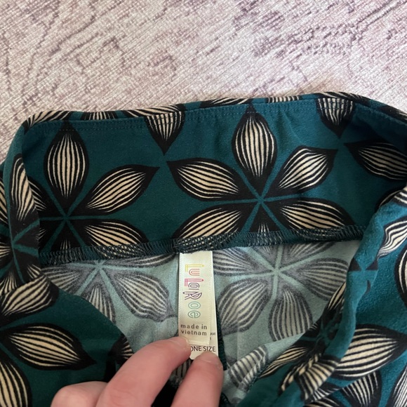 Lularoe Green Custom Leggings - Picture 2 of 2